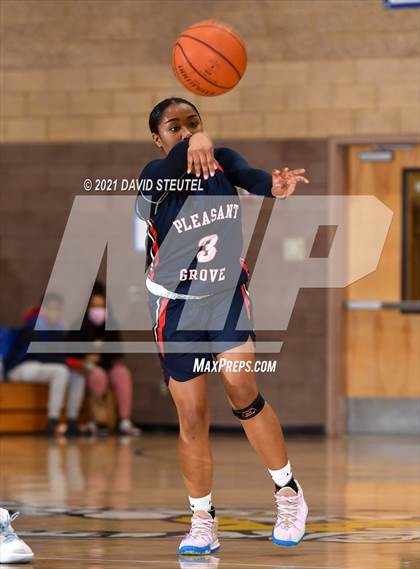 Thumbnail 3 in Pleasant Grove vs. Bear River (Chavez Classic) photogallery.