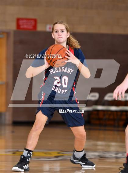 Thumbnail 2 in Pleasant Grove vs. Bear River (Chavez Classic) photogallery.