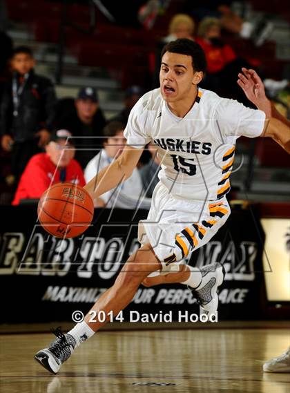 Thumbnail 2 in JW North vs. Edison (MaxPreps Holiday Classic) photogallery.