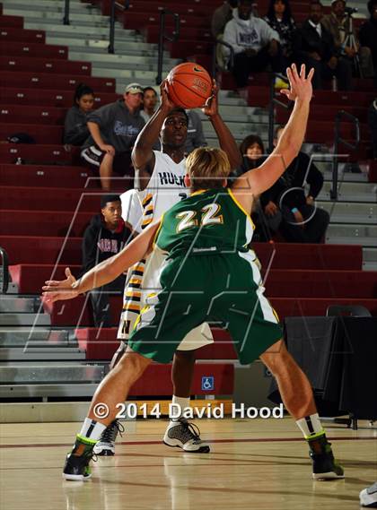 Thumbnail 3 in JW North vs. Edison (MaxPreps Holiday Classic) photogallery.