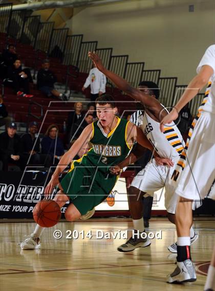 Thumbnail 2 in JW North vs. Edison (MaxPreps Holiday Classic) photogallery.