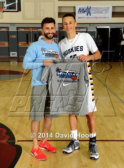 Thumbnail 3 in JW North vs. Edison (MaxPreps Holiday Classic) photogallery.