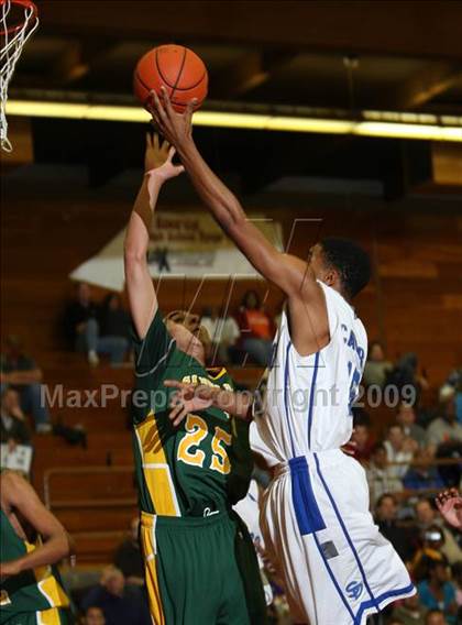 Thumbnail 2 in San Diego vs. Santa Rita (MaxPreps Holiday Classic) photogallery.