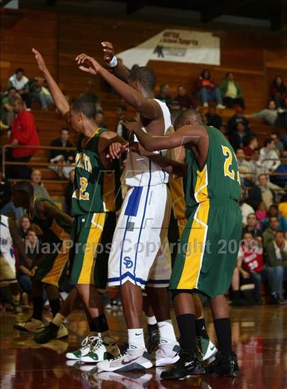 Thumbnail 2 in San Diego vs. Santa Rita (MaxPreps Holiday Classic) photogallery.