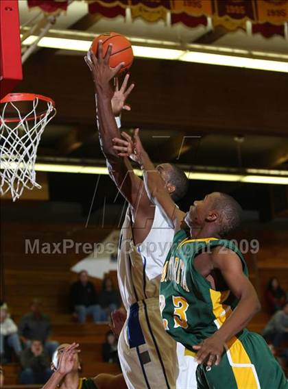 Thumbnail 3 in San Diego vs. Santa Rita (MaxPreps Holiday Classic) photogallery.