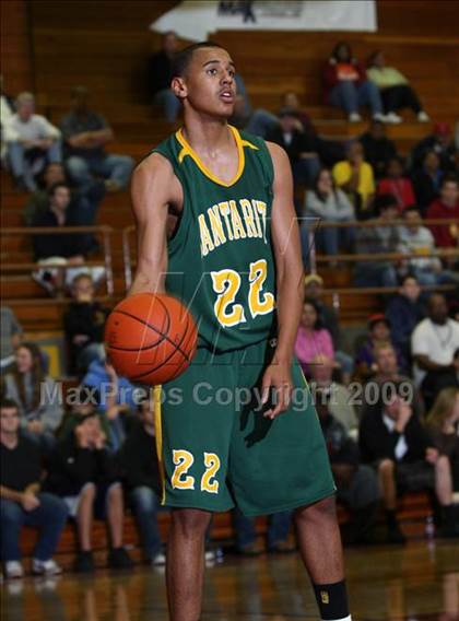 Thumbnail 1 in San Diego vs. Santa Rita (MaxPreps Holiday Classic) photogallery.
