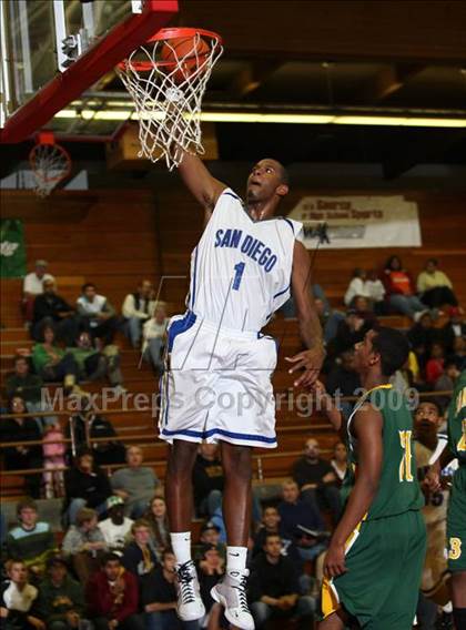 Thumbnail 3 in San Diego vs. Santa Rita (MaxPreps Holiday Classic) photogallery.
