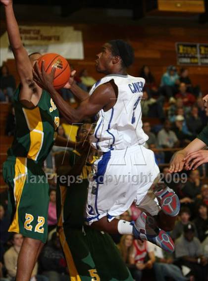 Thumbnail 1 in San Diego vs. Santa Rita (MaxPreps Holiday Classic) photogallery.