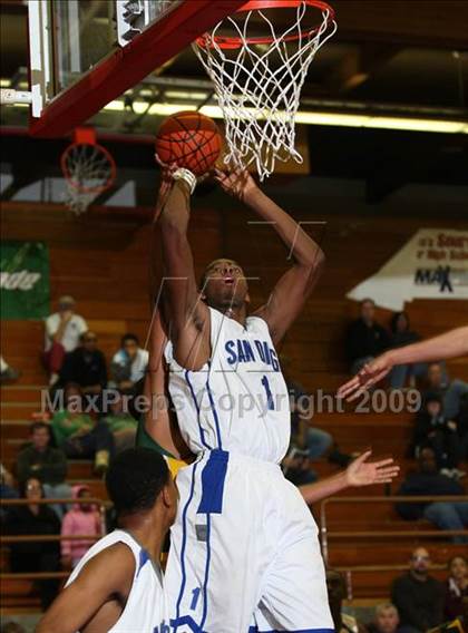 Thumbnail 2 in San Diego vs. Santa Rita (MaxPreps Holiday Classic) photogallery.
