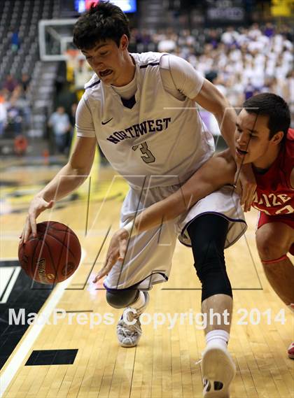 Thumbnail 3 in Maize vs. Blue Valley Northwest (KSHSAA 6A Quarterfinal) photogallery.