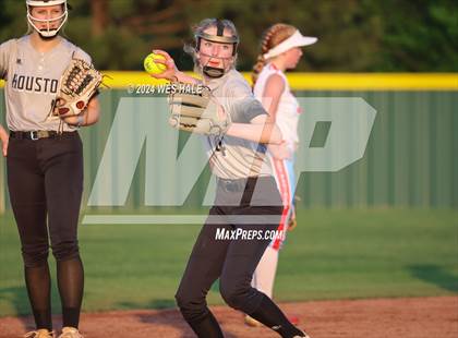 Thumbnail 2 in Bartlett vs. Houston (4A District 15 2nd Round) photogallery.