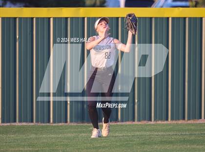 Thumbnail 1 in Bartlett vs. Houston (4A District 15 2nd Round) photogallery.