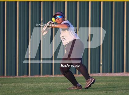 Thumbnail 2 in Bartlett vs. Houston (4A District 15 2nd Round) photogallery.