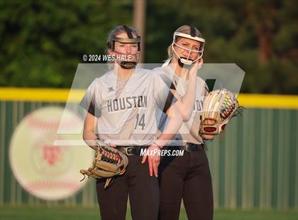 Thumbnail 2 in Bartlett vs. Houston (4A District 15 2nd Round) photogallery.