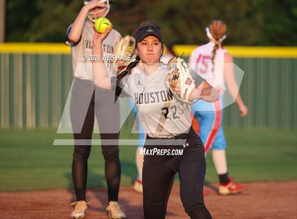 Thumbnail 2 in Bartlett vs. Houston (4A District 15 2nd Round) photogallery.