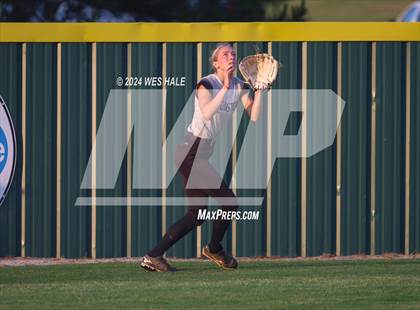 Thumbnail 1 in Bartlett vs. Houston (4A District 15 2nd Round) photogallery.