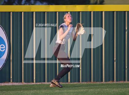 Thumbnail 3 in Bartlett vs. Houston (4A District 15 2nd Round) photogallery.