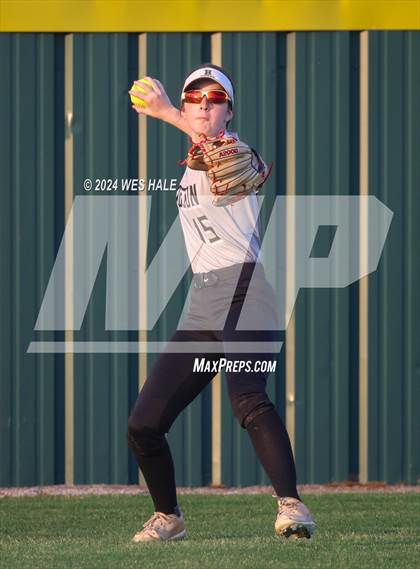 Thumbnail 3 in Bartlett vs. Houston (4A District 15 2nd Round) photogallery.