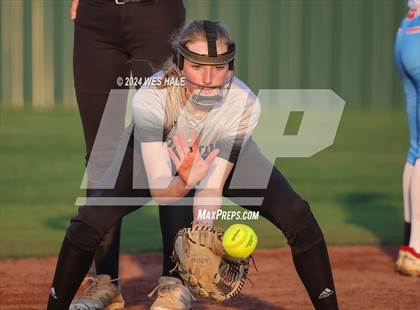Thumbnail 3 in Bartlett vs. Houston (4A District 15 2nd Round) photogallery.