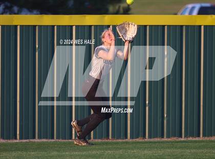 Thumbnail 2 in Bartlett vs. Houston (4A District 15 2nd Round) photogallery.