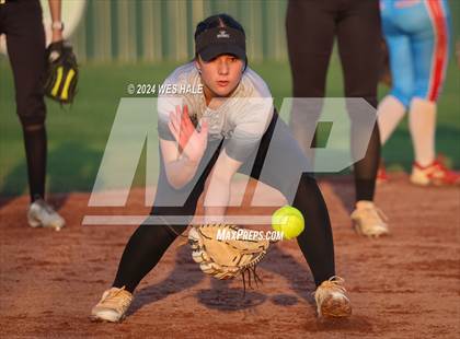 Thumbnail 3 in Bartlett vs. Houston (4A District 15 2nd Round) photogallery.