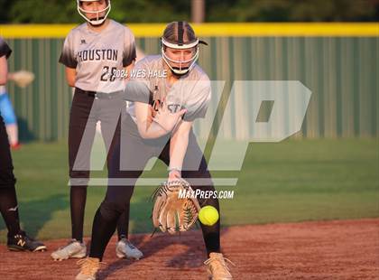 Thumbnail 2 in Bartlett vs. Houston (4A District 15 2nd Round) photogallery.