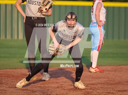 Thumbnail 1 in Bartlett vs. Houston (4A District 15 2nd Round) photogallery.