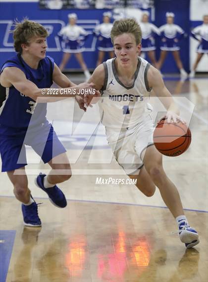 Thumbnail 1 in Freeburg vs. Columbia (Freeburg Columbia Holliday Tournament) photogallery.
