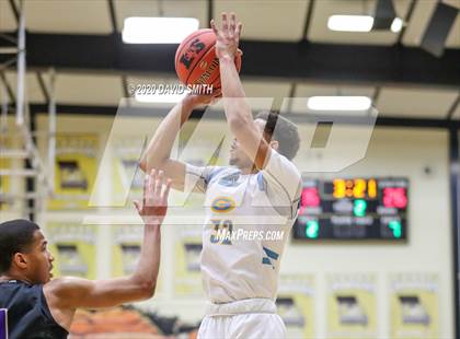 Thumbnail 2 in Christian Brothers vs Grandview (810 Varsity Showcase) photogallery.