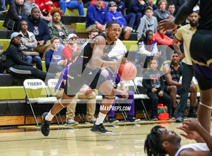 Thumbnail 1 in Christian Brothers vs Grandview (810 Varsity Showcase) photogallery.