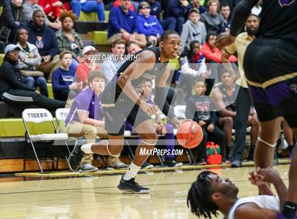 Thumbnail 2 in Christian Brothers vs Grandview (810 Varsity Showcase) photogallery.