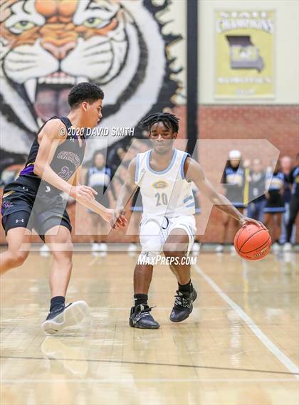 Thumbnail 1 in Christian Brothers vs Grandview (810 Varsity Showcase) photogallery.