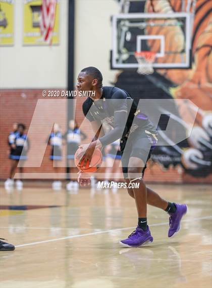 Thumbnail 3 in Christian Brothers vs Grandview (810 Varsity Showcase) photogallery.