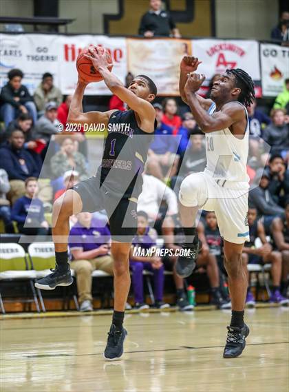 Thumbnail 3 in Christian Brothers vs Grandview (810 Varsity Showcase) photogallery.