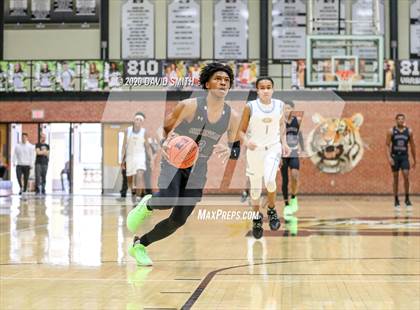Thumbnail 2 in Christian Brothers vs Grandview (810 Varsity Showcase) photogallery.