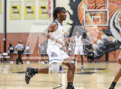 Thumbnail 2 in Christian Brothers vs Grandview (810 Varsity Showcase) photogallery.