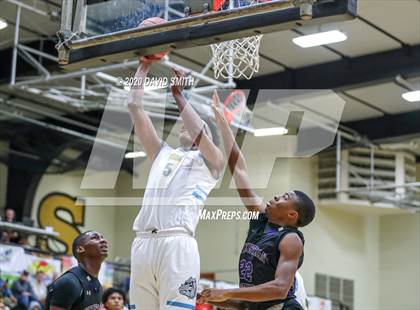 Thumbnail 3 in Christian Brothers vs Grandview (810 Varsity Showcase) photogallery.