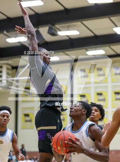 Thumbnail 1 in Christian Brothers vs Grandview (810 Varsity Showcase) photogallery.