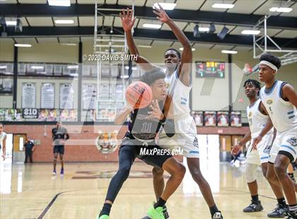 Thumbnail 2 in Christian Brothers vs Grandview (810 Varsity Showcase) photogallery.