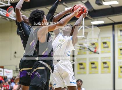 Thumbnail 2 in Christian Brothers vs Grandview (810 Varsity Showcase) photogallery.