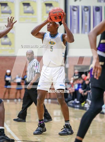 Thumbnail 2 in Christian Brothers vs Grandview (810 Varsity Showcase) photogallery.
