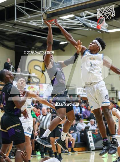 Thumbnail 2 in Christian Brothers vs Grandview (810 Varsity Showcase) photogallery.