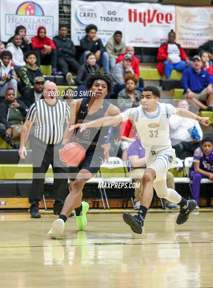 Thumbnail 2 in Christian Brothers vs Grandview (810 Varsity Showcase) photogallery.