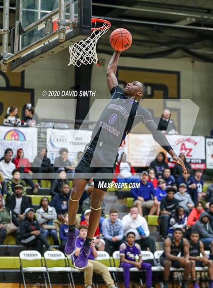 Thumbnail 3 in Christian Brothers vs Grandview (810 Varsity Showcase) photogallery.