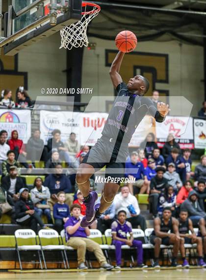 Thumbnail 2 in Christian Brothers vs Grandview (810 Varsity Showcase) photogallery.