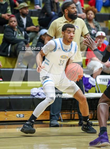Thumbnail 2 in Christian Brothers vs Grandview (810 Varsity Showcase) photogallery.