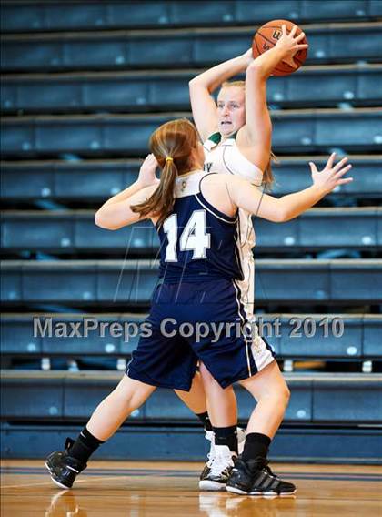 Thumbnail 3 in McIntosh vs St. Piux X (Longhorn Shootout) photogallery.