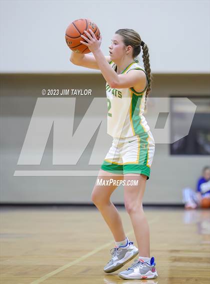 Thumbnail 2 in Martins Mill vs Idalou (Lipan HD Howard Classic) photogallery.