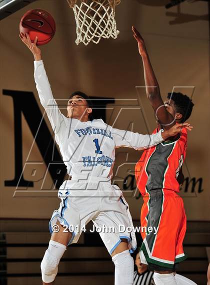 Thumbnail 1 in Poly @ Foothill (MaxPreps Holiday Classic) photogallery.