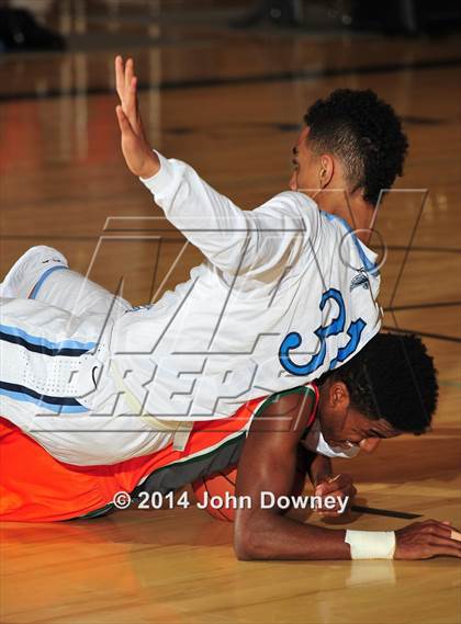 Thumbnail 2 in Poly @ Foothill (MaxPreps Holiday Classic) photogallery.